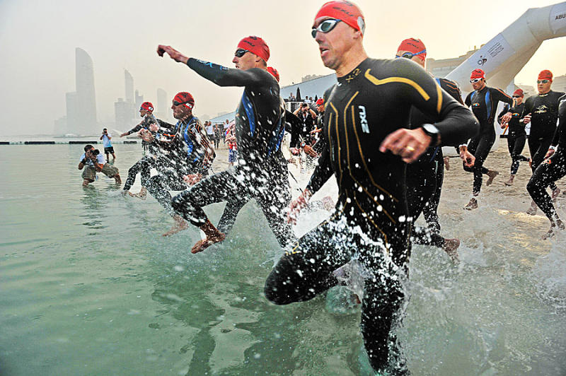 43161-large_05_AbuDhabi2012_race