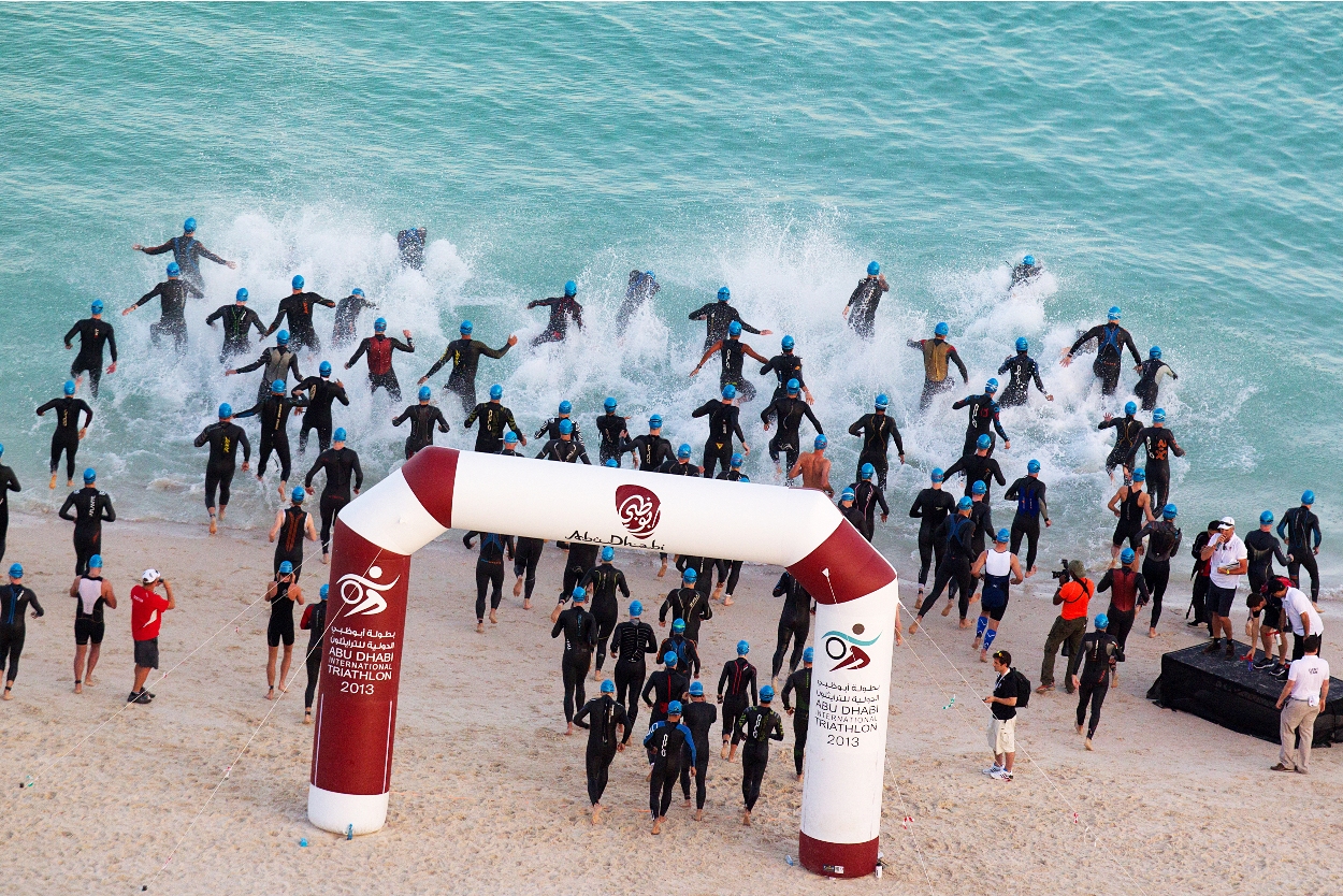 Competitors-make-a-splash-at-the-2013-Abu-Dhabi-International-Triathlon
