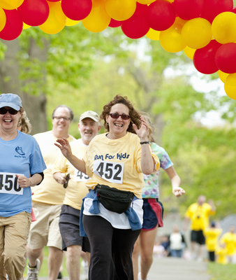 womancrossingfinishline